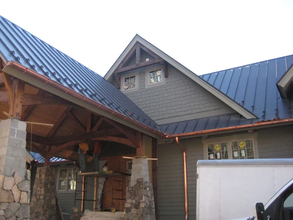 Craftsman Roofing team delivering quality roofing work in Findlay